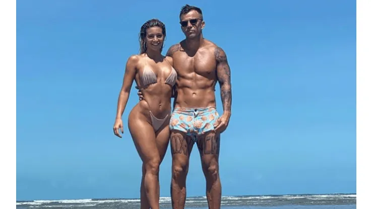 Ahora sí: el novio de Sol Pérez subió una foto tomando sol con ella que se prende fuego
