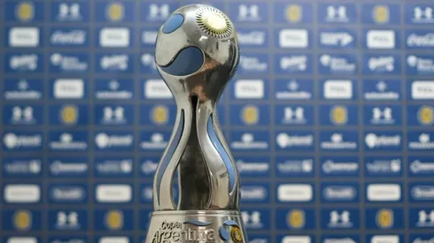 El trofeo de la Copa Argentina espera por su nuevo dueño.