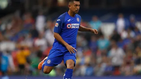 El mediocampista ofensivo de Cruz Azul confesó que quiere quedarse en el club.