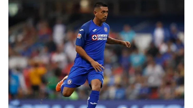El mediocampista ofensivo de Cruz Azul confesó que quiere quedarse en el club.