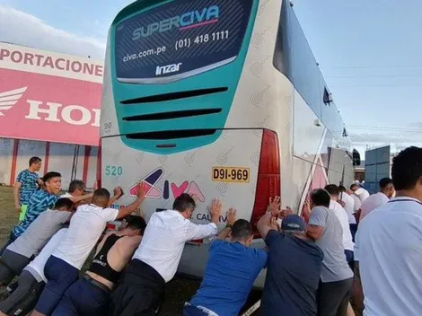 Jugadores de Alianza tuvieron que empujar su bus después de salir campeones