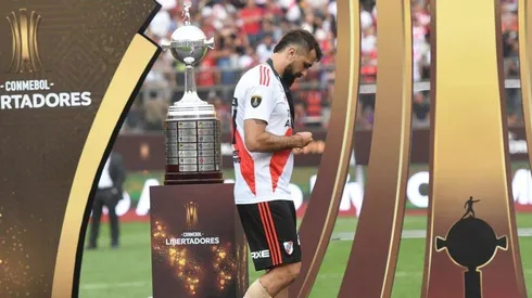 Lucas Pratto con la medalla plateada.