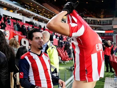 ¿Es de Chivas? Erick Gutiérrez regala su jersey a un aficionado del Rebaño