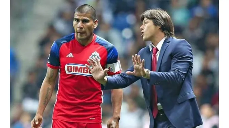 Matías Almeyda y Carlos Salcido en Chivas
