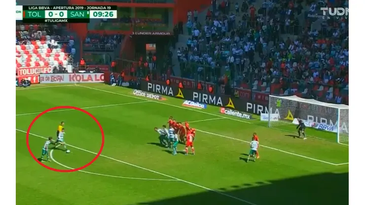 La excelente definición del 10 de Santos Laguna para el 1-0 parcial.