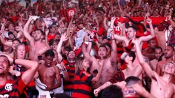 Los hinchas de Flamengo desatados tras la conquista de la Libertadores.