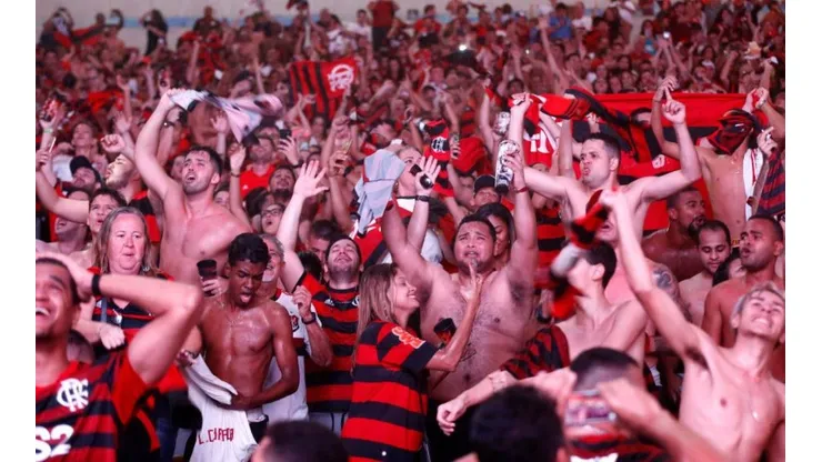 Los hinchas de Flamengo desatados tras la conquista de la Libertadores.