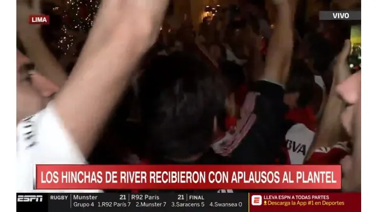 Pura emoción en el retorno de River al hotel.