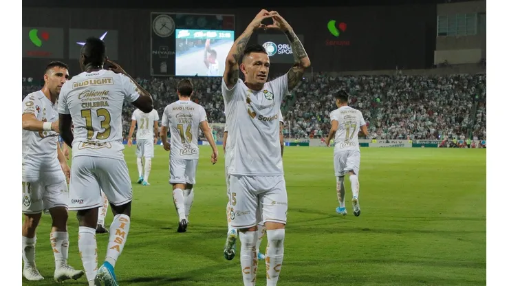 Líder en la cancha y en las redes sociales: el tuit de Santos Laguna.
