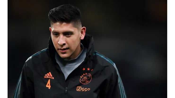 Edson Álvarez tuvo que quedarse en la banca los 90 minutos.