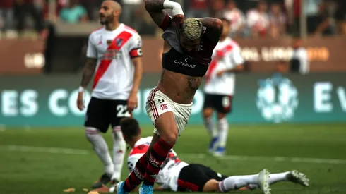 Foto de Gabigol celebrando.