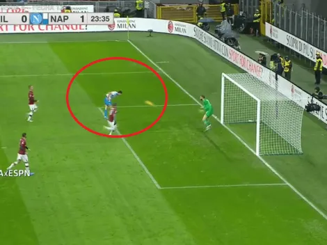 El Chucky Lozano se elevó como nadie para darle el primer gol al Napoli ante el Milan