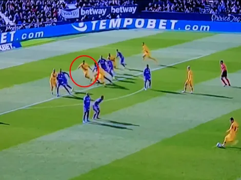 Messi la acarició, Suárez saltó y metió una bomba de cabeza