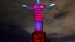 Con ayuda sagrada: el Cristo Redentor se vistió con la camiseta del Flamengo