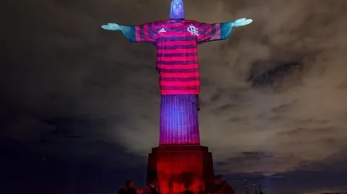 Con ayuda sagrada: el Cristo Redentor se vistió con la camiseta del Flamengo