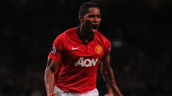 Antonio Valencia festejando un gol en Manchester United.