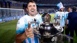 El Chacho festeja hasta ahora su único título en Racing. Foto: Getty.