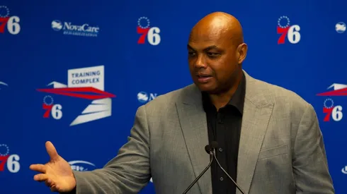 Escándalo: Charles Barkley 'bromeó' con golpear a una reportera