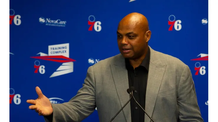 Escándalo: Charles Barkley 'bromeó' con golpear a una reportera