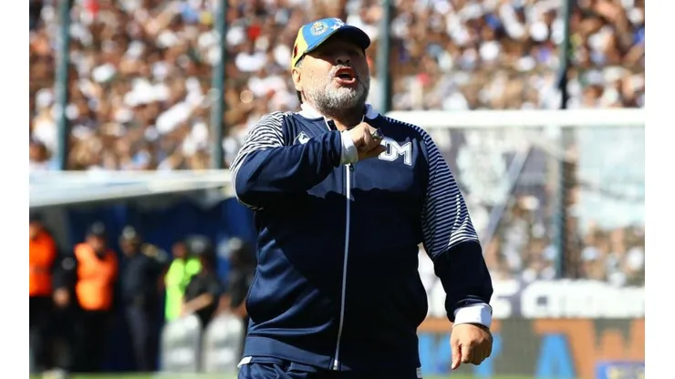 Lo confirmó Bragarnik: Maradona sigue en Gimnasia