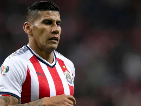 La curiosa forma de pago que utilizó Chivas para comprar a Salcido