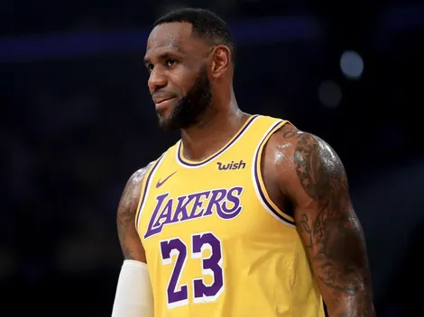 LeBron se burló de los árbitros con una frase épica tras cometer una falta