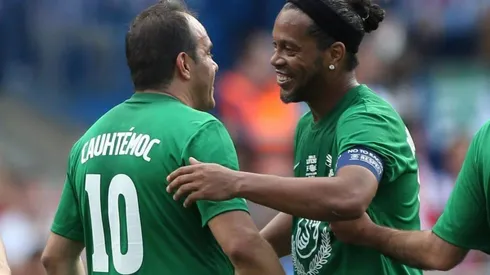 Francotirador de Récord: Ronaldinho podría jugar un partido con Cuauhtémoc Blanco