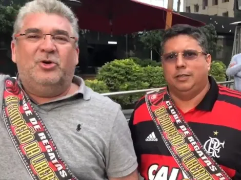 La bandera con la que dos hinchas de Flamengo esperaron a River en el hotel