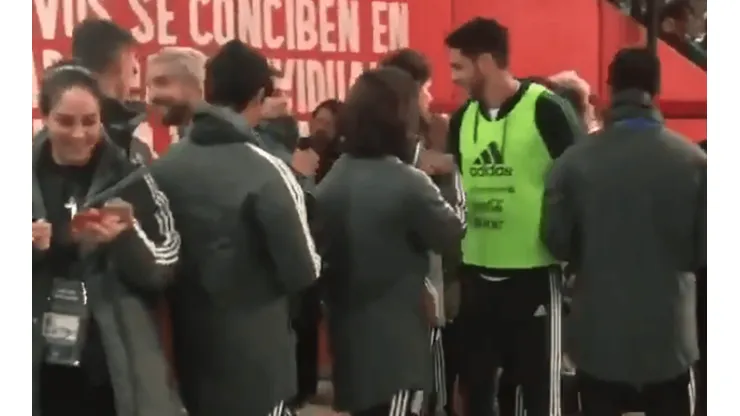 El video que desmiente que la Selección Mayor de México no saludó a la Sub 17