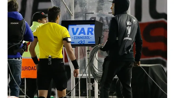 ¡Último momento! Conmebol cambió al encargado del VAR en River-Flamengo