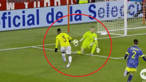 Ospina atajó un remate con la cara y salvó a Colombia del error de Medina