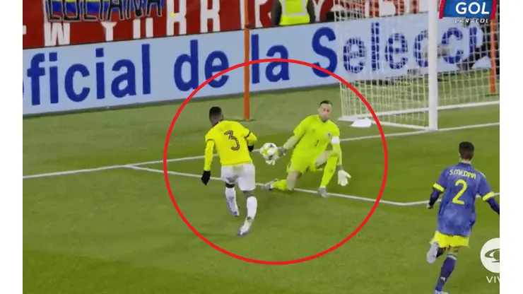 Ospina atajó un remate con la cara y salvó a Colombia del error de Medina