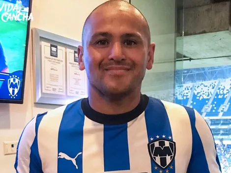 Suazo, presente en el entrenamiento de Rayados con la nueva playera