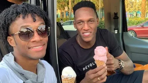 Cuadrado se quedó dormido y Yerry Mina lo trolleó: "¿Por qué estira ese piquito así?"
