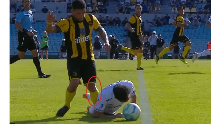 ¡Qué dolor! Ex Monterrey sufre una dura lesión en el Clásico uruguayo