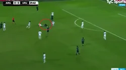 No da ninguna por perdida: desde el piso Messi se llevó la pelota