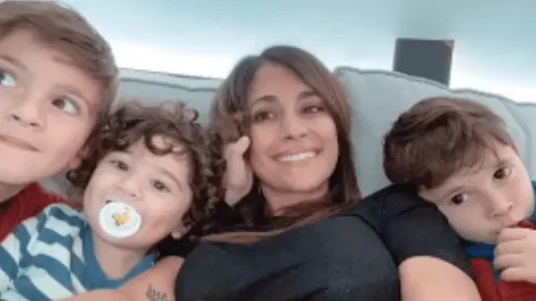 Los amamos: Antonela Roccuzzo metió foto con sus pequeños "viendo a papi"