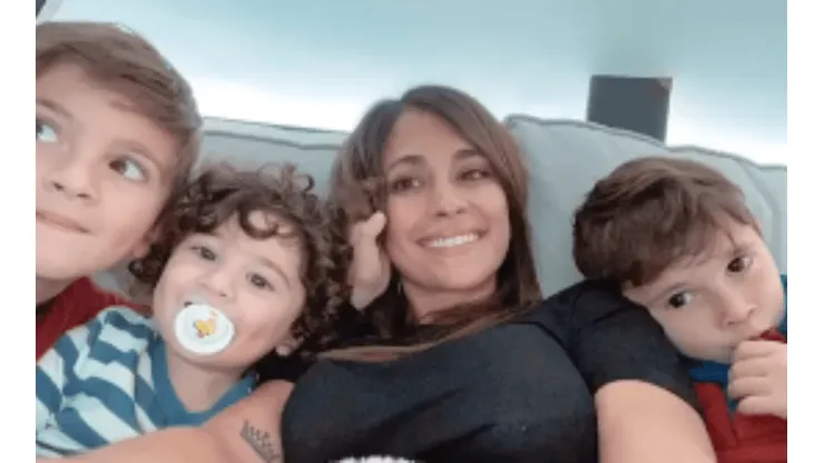 Los amamos: Antonela Roccuzzo metió foto con sus pequeños "viendo a papi"