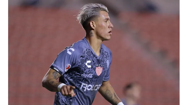 El lateral izquierdo de Necaxa no le cierra la puerta a nadie.