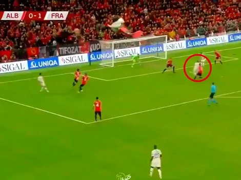 Dubois peleó, ganó y se la cedió a Griezmann para el 2 a 0 de Francia