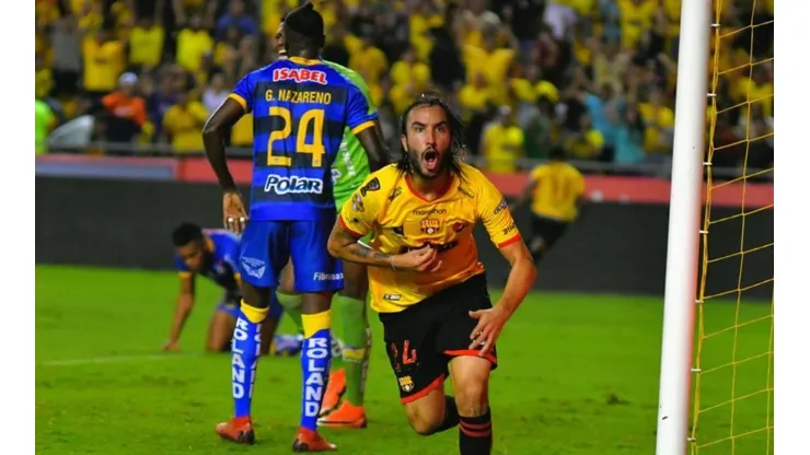 Sebastián Pérez festejando un gol en Barcelona SC.