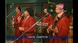 Rubén Deicas junto a sus compañeros de banda.