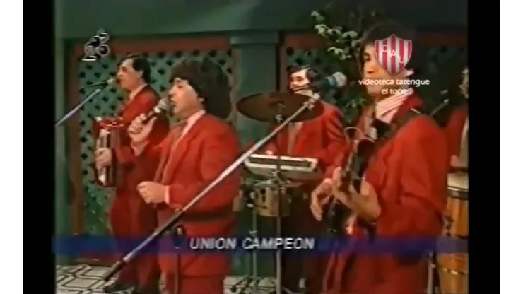 Rubén Deicas junto a sus compañeros de banda.