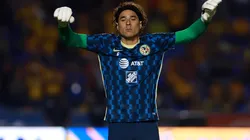 Ochoa agradeció salir en la portada de una revista y dos compañeros de la Selección lo trollearon