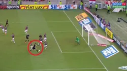 Gran remate cruzado de Franco Di Santo.