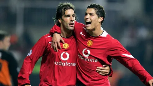 Van Nistelrooy festejando un gol con Cristiano Ronaldo.