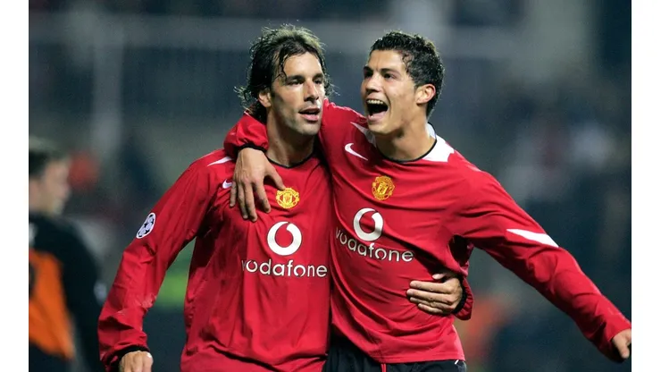 Van Nistelrooy festejando un gol con Cristiano Ronaldo.
