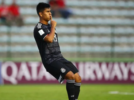 Ex DT de la Selección pidió que no presionen a Efraín Álvarez para que pueda rendir al máximo