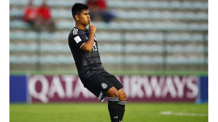 Efraín Álvarez fue defendido por el Potro Gutiérrez después de algunas críticas recibidas.