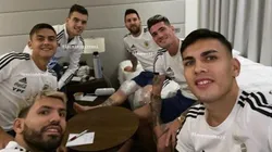 De Paul metió selfie jugando al truco y un detalle de Messi preocupó a todos